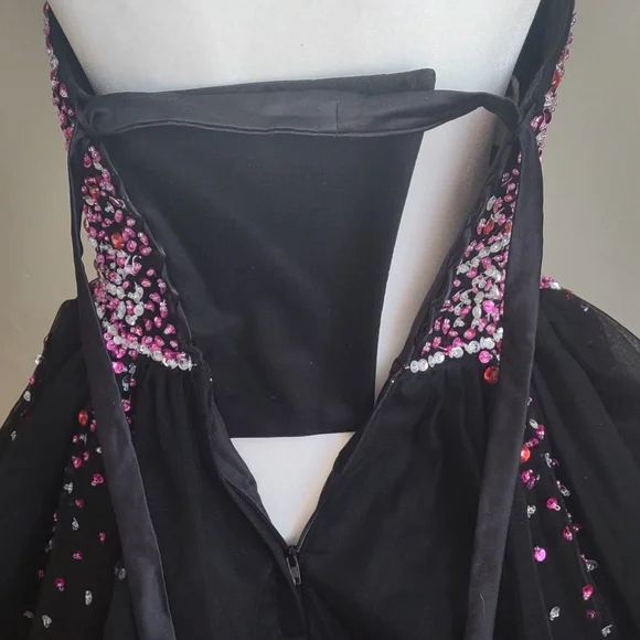 Valentine's Day Dress. Pink silver & red sequins. Black skirt. Size 4-6 No brand - Picture 3 of 10